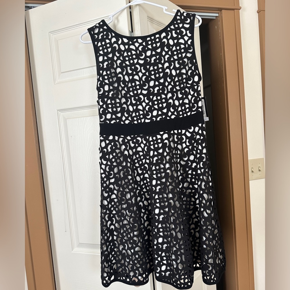 Cartise dress lasercut black and white